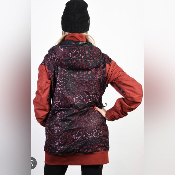 Volcom Snowboard Jacket - Picture 3 of 3